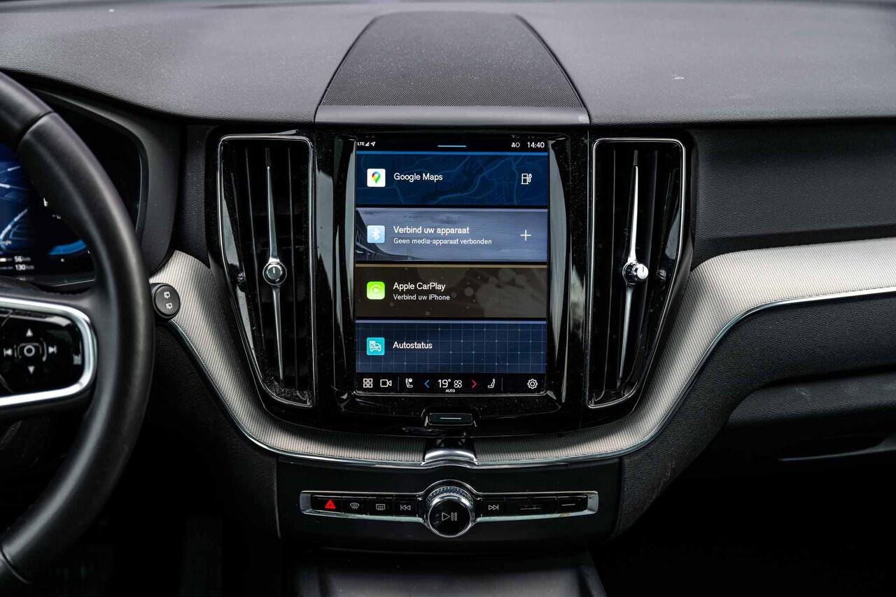 Volvo XC60 2.0 T6 Plug-in hybrid AWD Plus Dark | Long range | Parkeer Camera | Panoramadak | Stoel/stuurverwarming | Elektr. verstelbare voorstoelen | Sportstoelen |