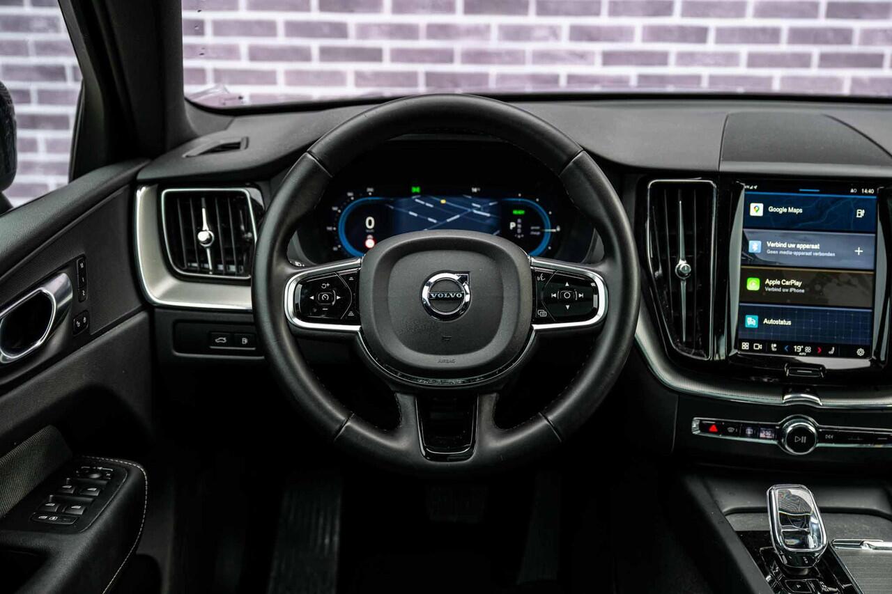 Volvo XC60 2.0 T6 Plug-in hybrid AWD Plus Dark | Long range | Parkeer Camera | Panoramadak | Stoel/stuurverwarming | Elektr. verstelbare voorstoelen | Sportstoelen |