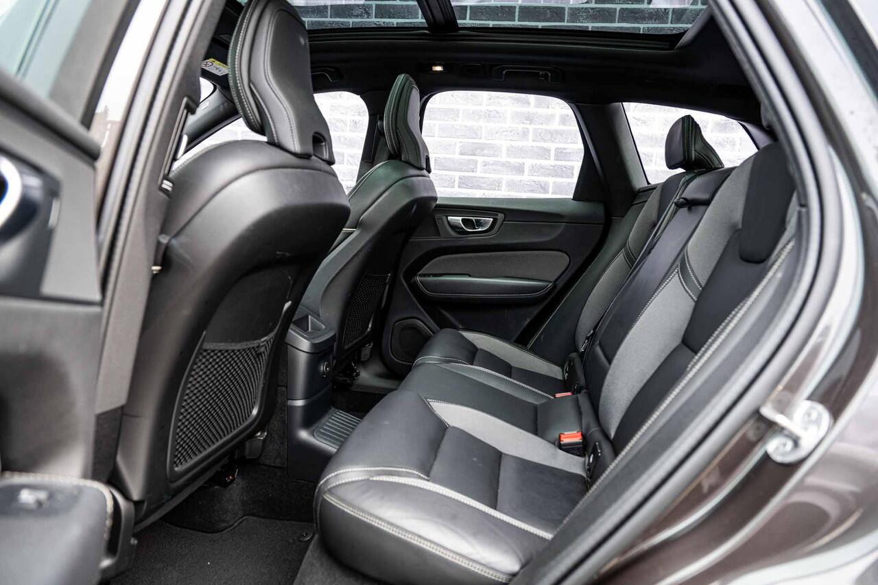 Volvo XC60 2.0 T6 Plug-in hybrid AWD Plus Dark | Long range | Parkeer Camera | Panoramadak | Stoel/stuurverwarming | Elektr. verstelbare voorstoelen | Sportstoelen |