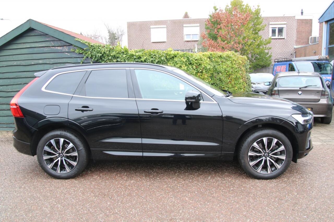 Volvo XC60 2.0 B4 Momen Bns