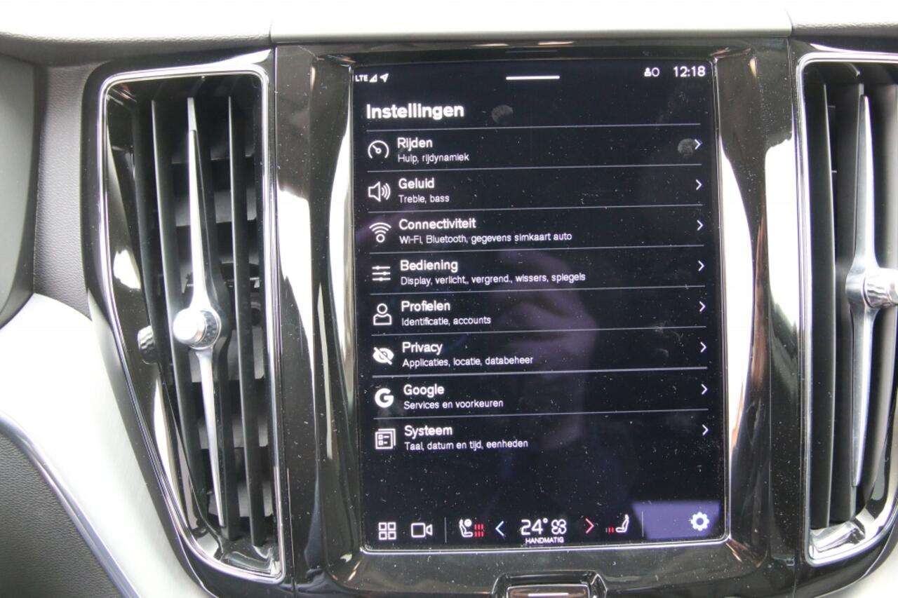 Volvo XC60 2.0 B4 Momen Bns