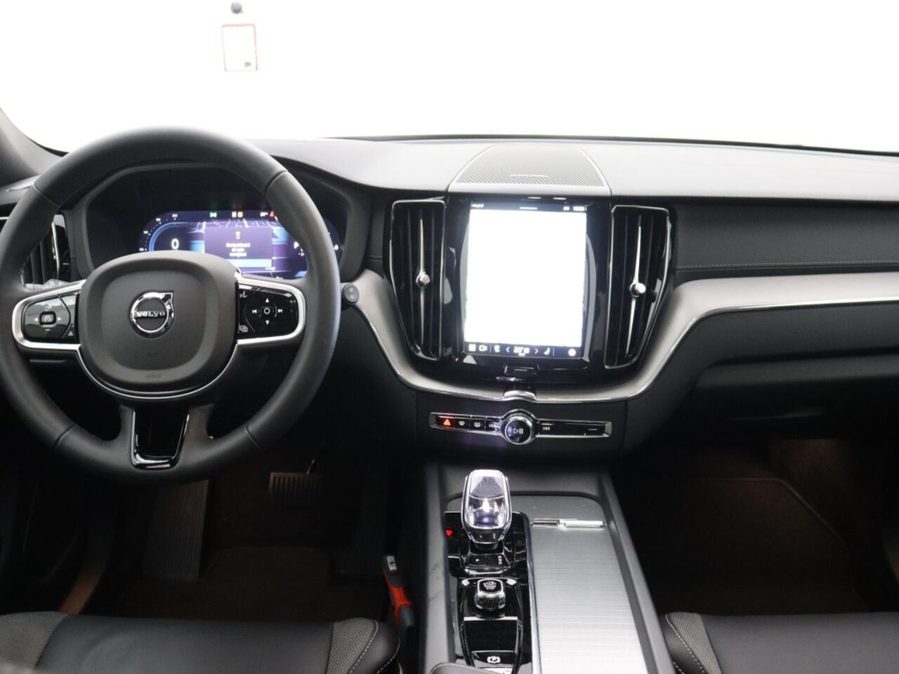 Volvo XC60 2.0 T6 AWD Ultra Dark | panorama dak | sportinterieur