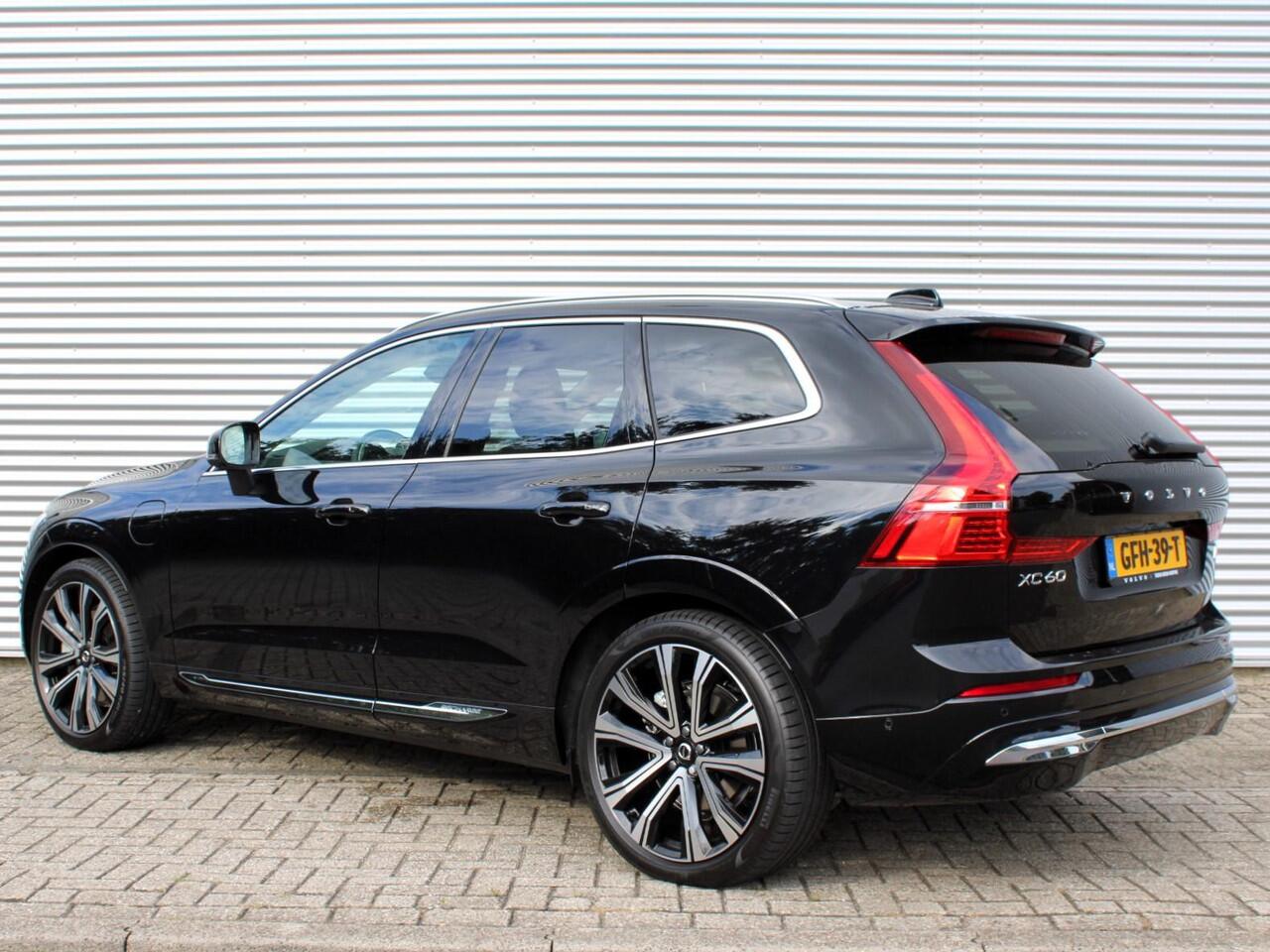 Volvo XC60 2.0 Recharge T6 AWD Ultimate Bright Automaat / Panoramadak / Bowers & Wilkens Audio / Luchtvering / Privacy Glas / Massagefunctie voorstoelen / 21" velgen