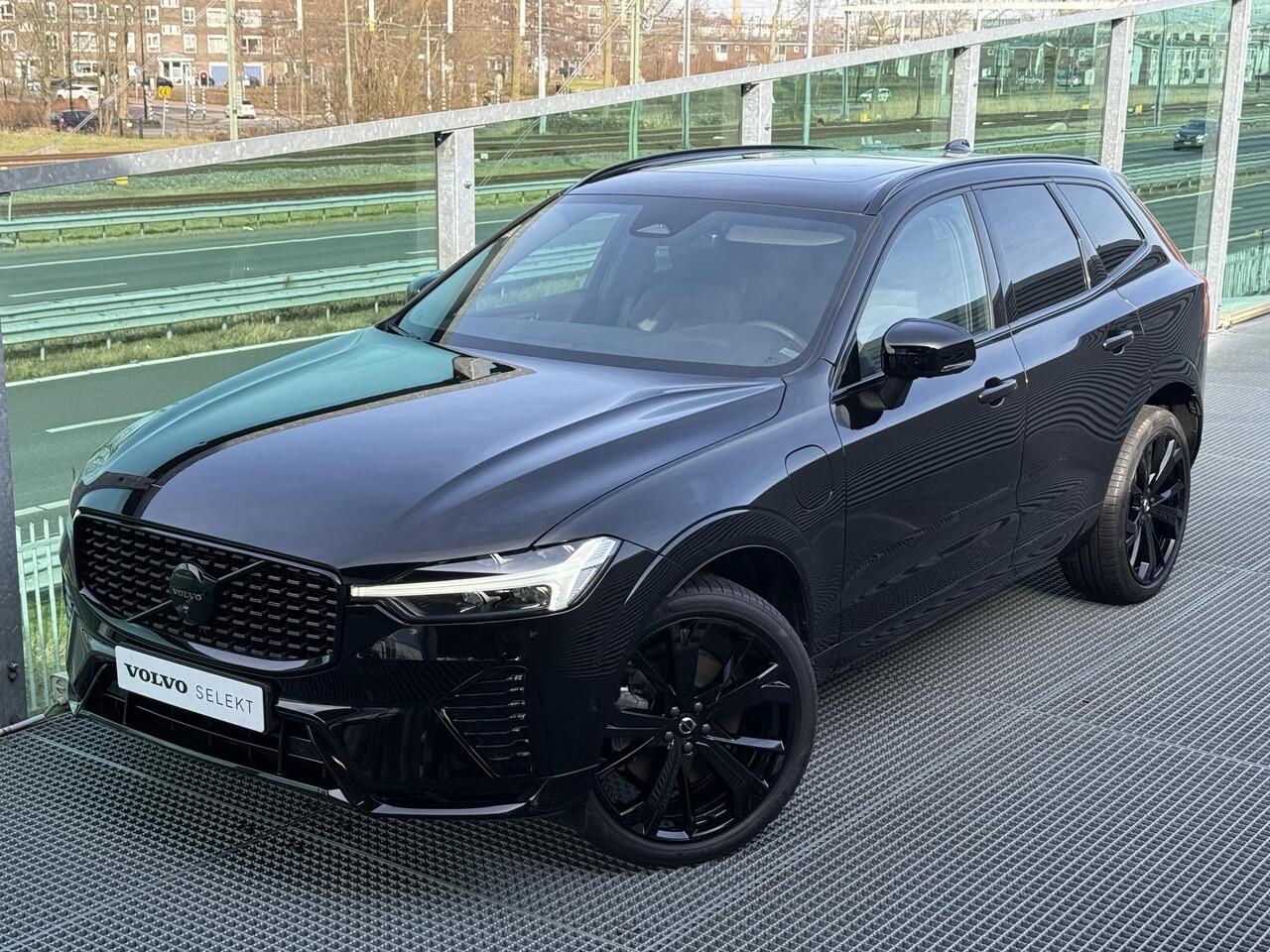 Volvo XC60 2.0 T6 Plug-in hybrid AWD Plus Black Edition , Automaat , Adaptive Cruise , Pilot Assist , 360 Camera , Panoramadak , Elek. verstelbare stoelen met geheugen , Stoelen+Stuur+Achterbank verwarmd , BLIS , Google , Leder , Extra getint glas ,