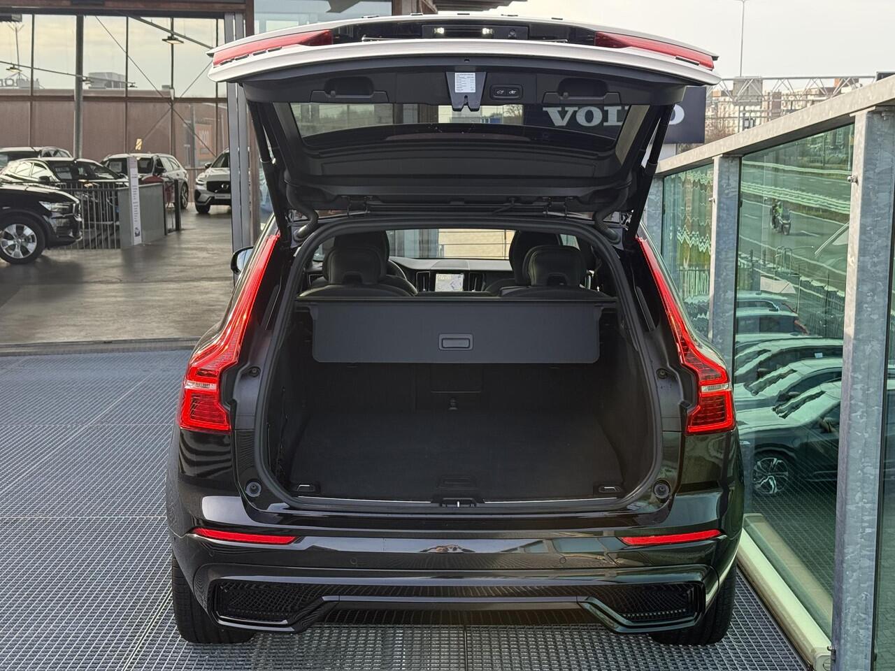 Volvo XC60 2.0 T6 Plug-in hybrid AWD Plus Black Edition , Automaat , Adaptive Cruise , Pilot Assist , 360 Camera , Panoramadak , Elek. verstelbare stoelen met geheugen , Stoelen+Stuur+Achterbank verwarmd , BLIS , Google , Leder , Extra getint glas ,