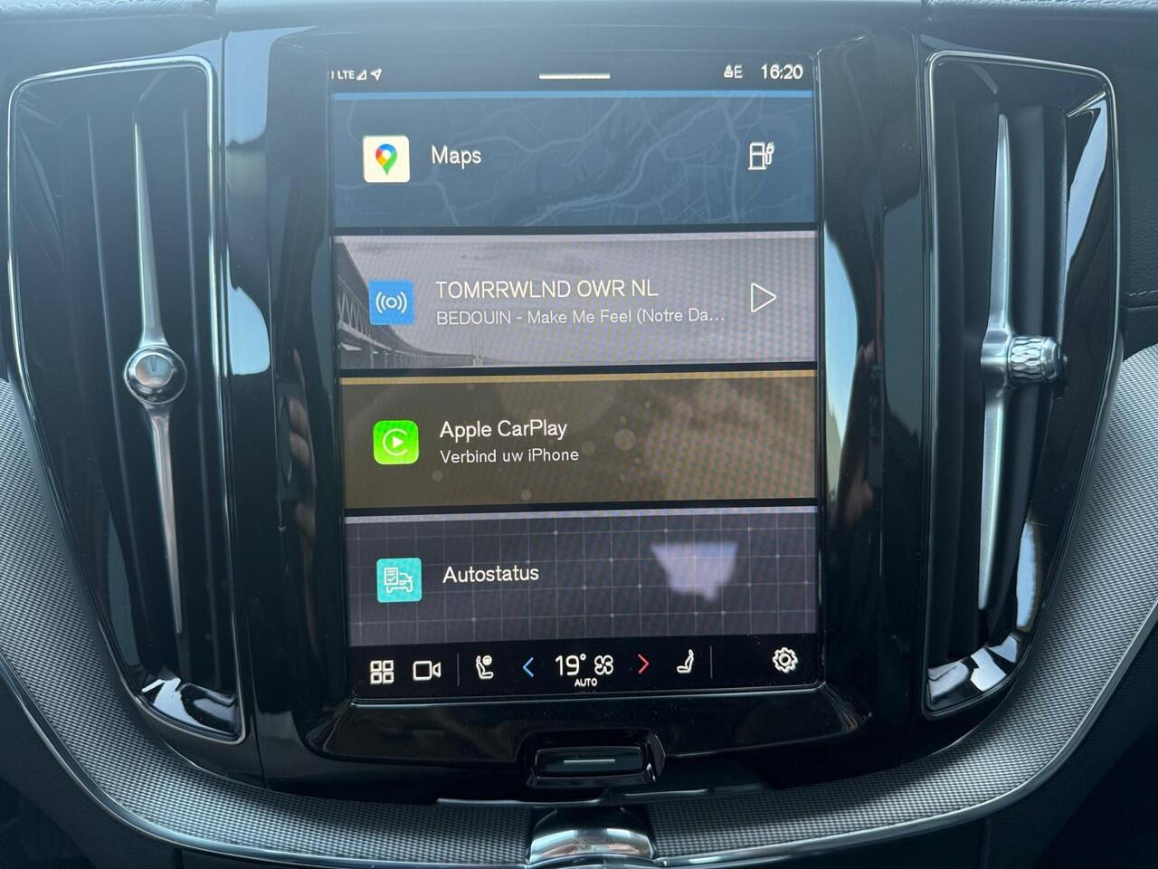 Volvo XC60 2.0 T6 Plug-in hybrid AWD Ultimate Dark | Trekhaak | Head-up Display | Stoelverwarming | 360 graden camera |