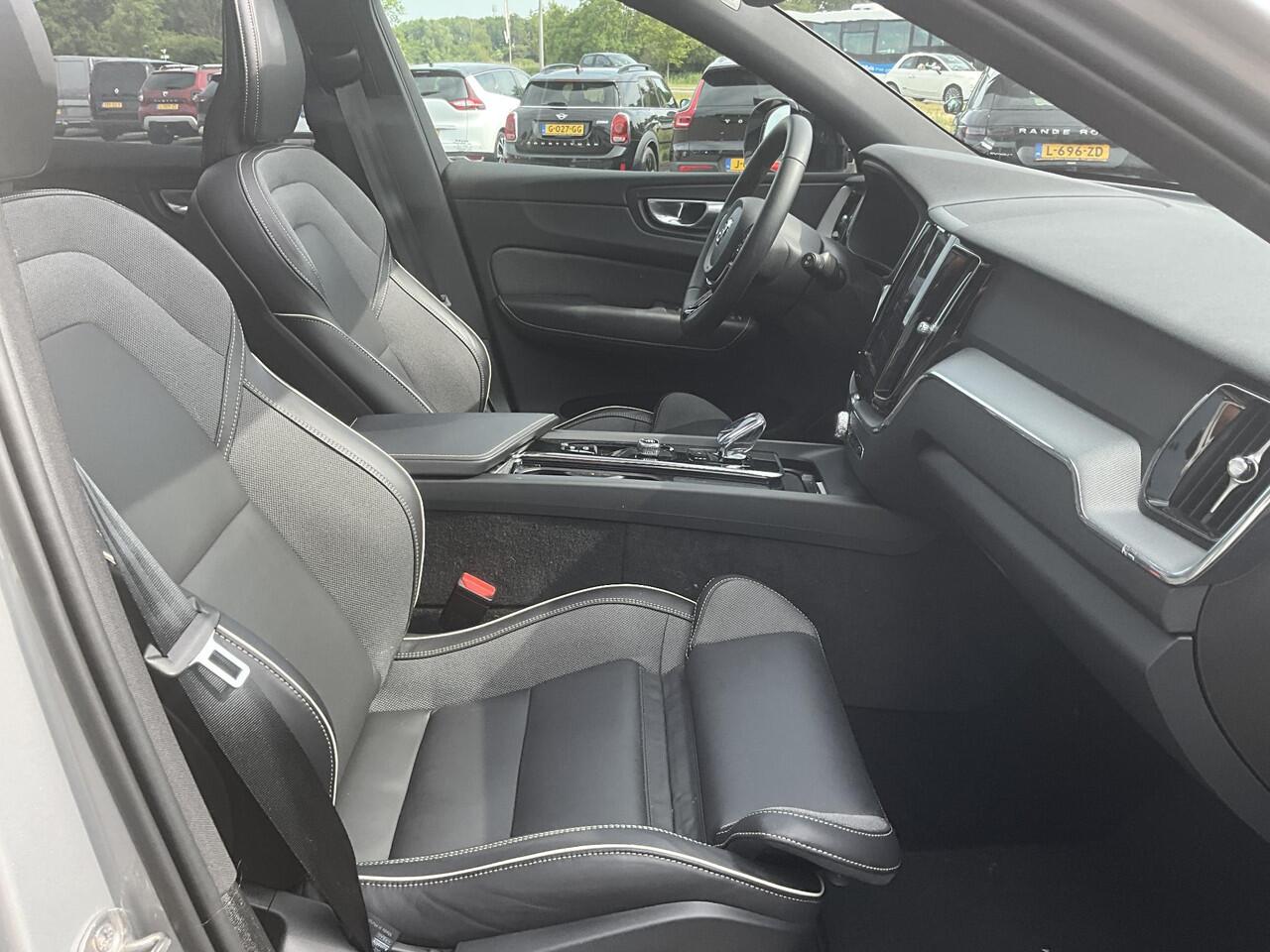 Volvo XC60 2.0 T6 Plug-in hybrid AWD Plus Dark Zwarte Hemel