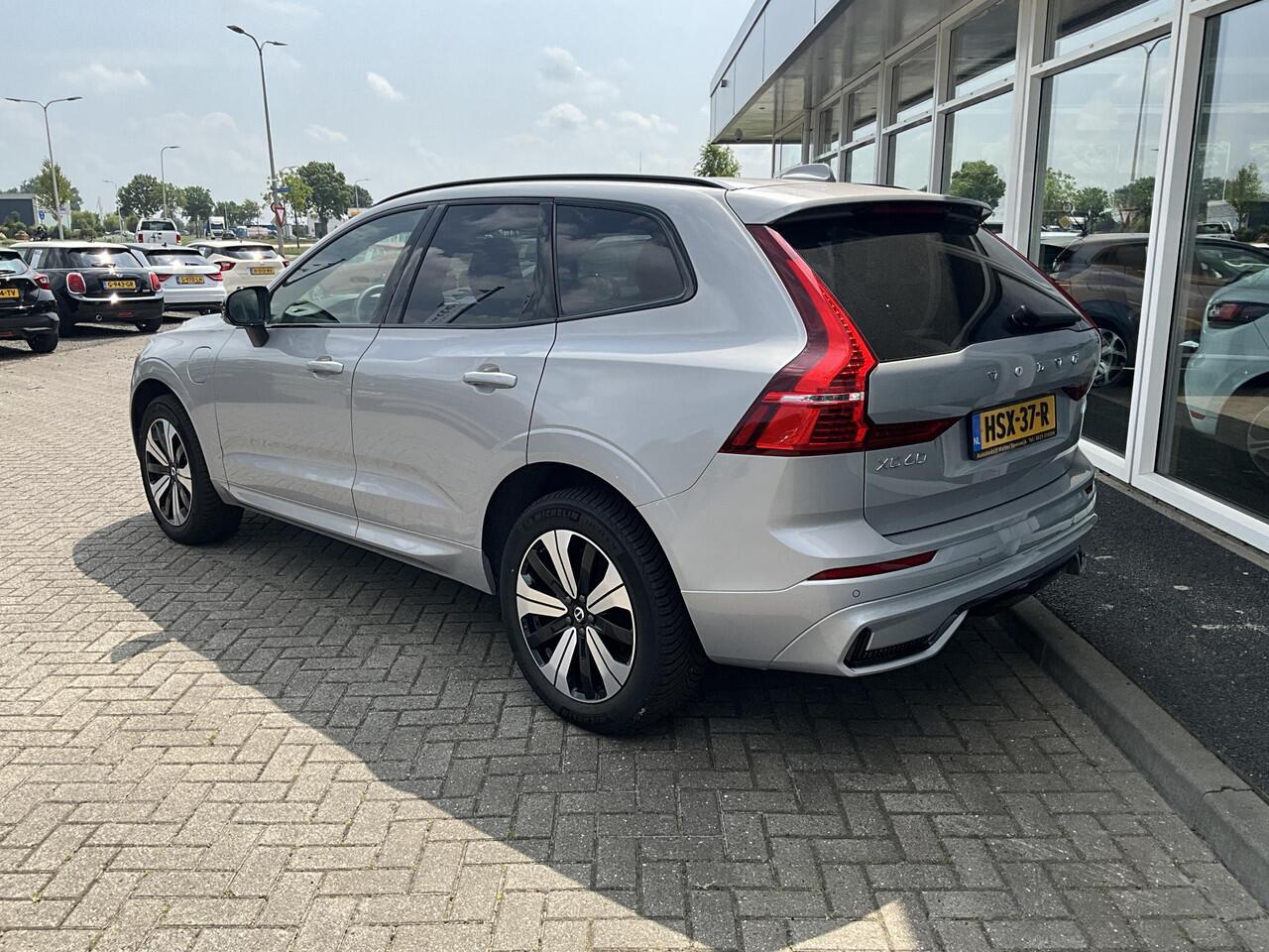 Volvo XC60 2.0 T6 Plug-in hybrid AWD Plus Dark Zwarte Hemel