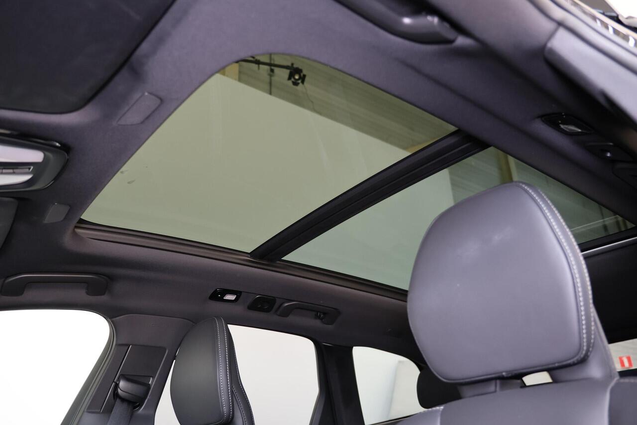 Volvo XC60 T8 Recharge AWD Ultimate Black Edition - LONG RANGE - Panorama/schuifdak - IntelliSafe Assist & Surround - 360º Camera - Verwarmde voorstoelen, stuur & achterbank - Parkeersensoren voor & achter - Elektr. bedienb. voorstoelen met geheugen - Head up displa