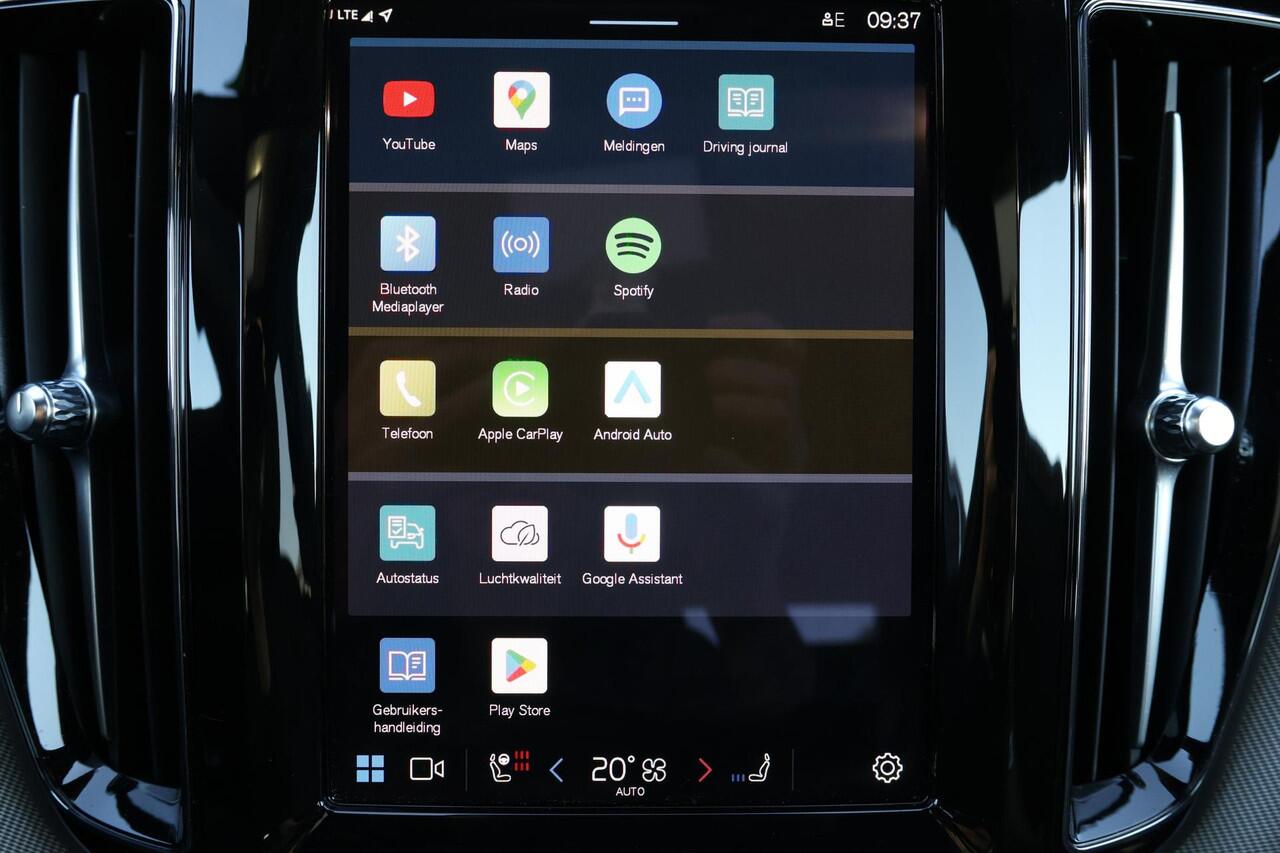 Volvo XC60 T8 Recharge AWD Ultimate Black Edition - LONG RANGE - Panorama/schuifdak - IntelliSafe Assist & Surround - 360º Camera - Verwarmde voorstoelen, stuur & achterbank - Parkeersensoren voor & achter - Elektr. bedienb. voorstoelen met geheugen - Head up displa