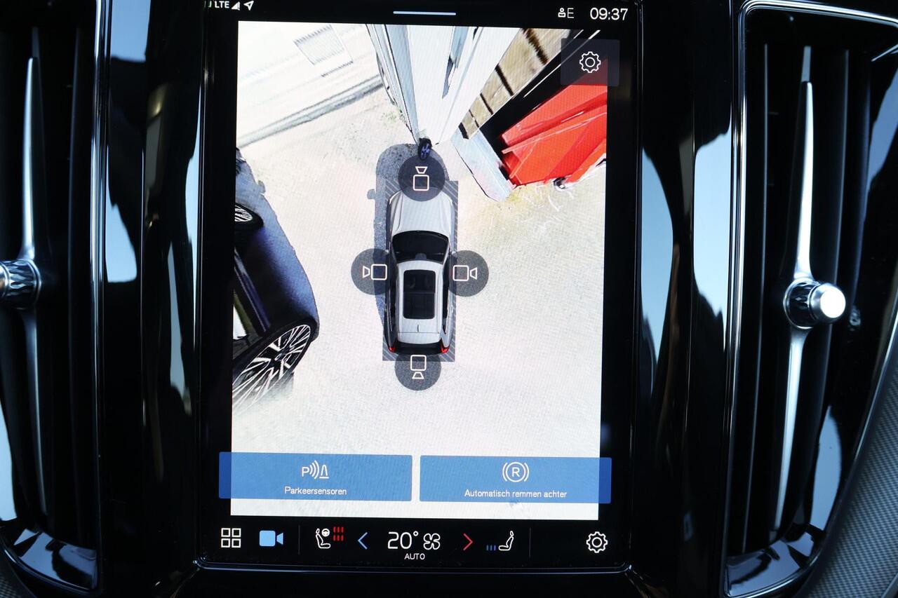 Volvo XC60 T8 Recharge AWD Ultimate Black Edition - LONG RANGE - Panorama/schuifdak - IntelliSafe Assist & Surround - 360º Camera - Verwarmde voorstoelen, stuur & achterbank - Parkeersensoren voor & achter - Elektr. bedienb. voorstoelen met geheugen - Head up displa