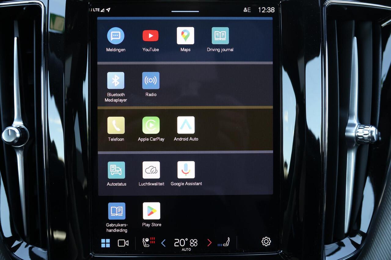 Volvo XC60 T8 Recharge AWD Ultimate Black Edition - LONG RANGE - Panorama/schuifdak - IntelliSafe Assist & Surround - 360º Camera - Adaptieve LED koplampen - Verwarmde voorstoelen, stuur & achterbank - Parkeersensoren voor & achter - Elektr. bedienb. voorstoelen met