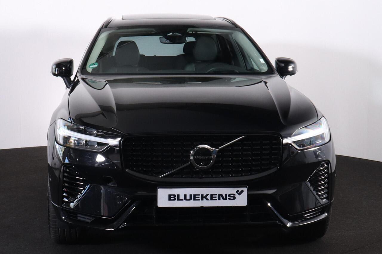 Volvo XC60 T8 Recharge AWD Ultimate Dark - LONG RANGE - Panorama/schuifdak - IntelliSafe Assist & Surround - 360º Camera - Verwarmde voorstoelen, stuur & achterbank - Parkeersensoren voor & achter - Elektr. bedienb. voorstoelen met geheugen - Head up display - Draad