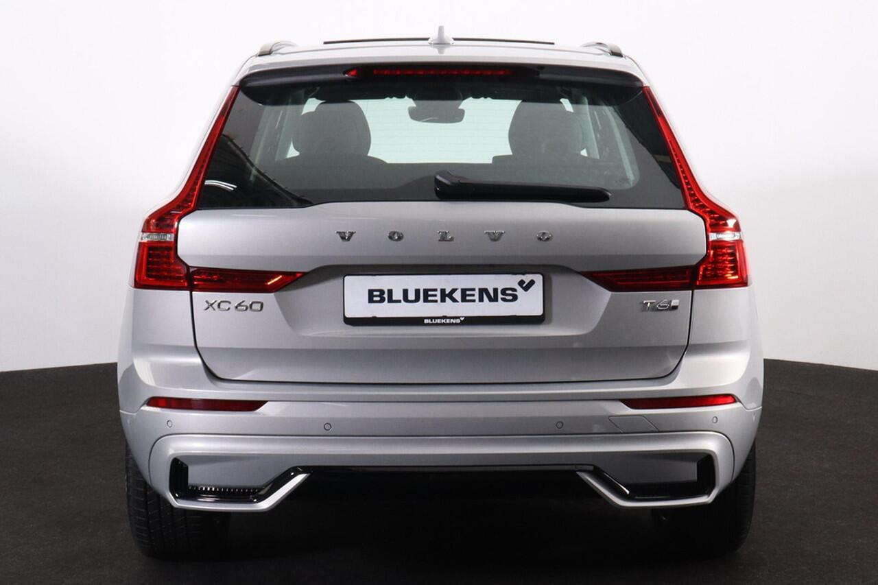 Volvo XC60 T6 Recharge AWD Ultra Dark - Panorama/schuifdak - IntelliSafe Assist & Surround - 360º Camera - Adaptieve LED koplampen - Verwarmde voorstoelen, stuur & achterbank - Elektr. bedienb. voorstoelen met geheugen - Head up display - Draadloze tel. lader - Elek
