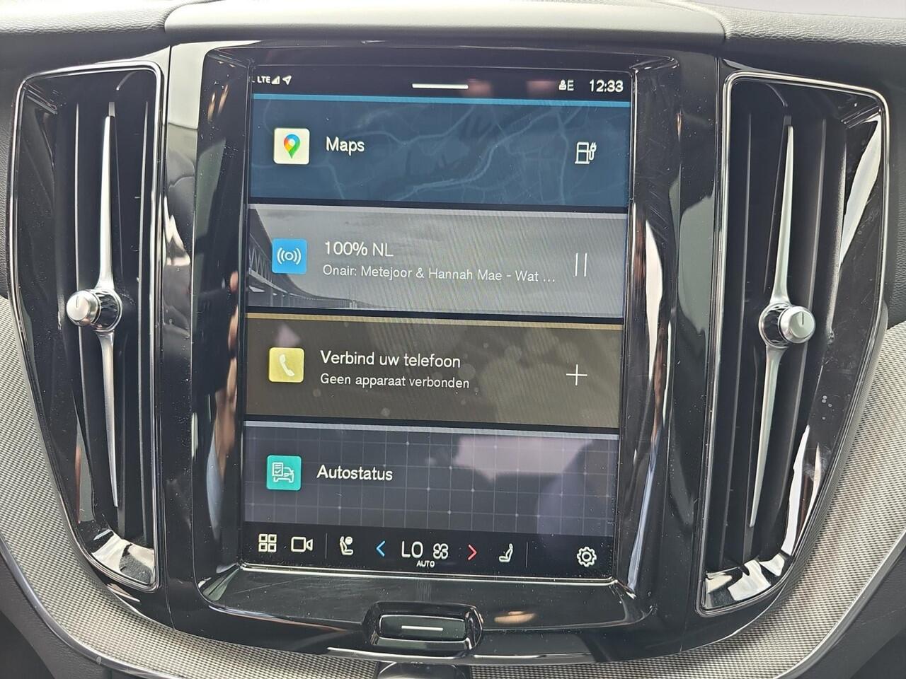 Volvo XC60 2.0 T6 Plug-in hybrid AWD Plus Dark | Trekhaak | 360 graden camera | Stoelverwarming | Panoramadak |