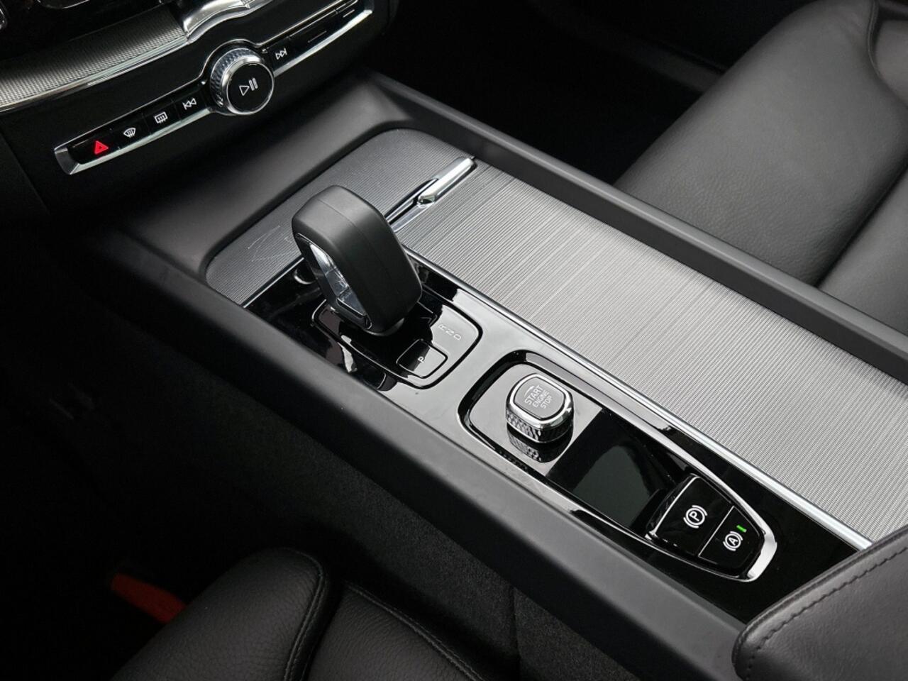 Volvo XC60 2.0 T6 AWD Ultimate Dark | 360° Camera | Trekhaak |