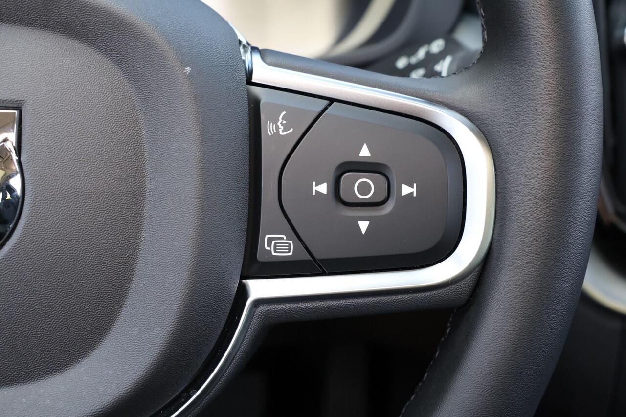 Volvo XC60 T6 Recharge AWD Core Bright - LONG RANGE - Panorama/schuifdak - IntelliSafe Assist & Surround - Adaptieve LED koplampen - Parkeercamera achter - Verwarmde voorstoelen, stuur & achterbank - Parkeersensoren voor & achter - Draadloze tel. lader - Elektr. in