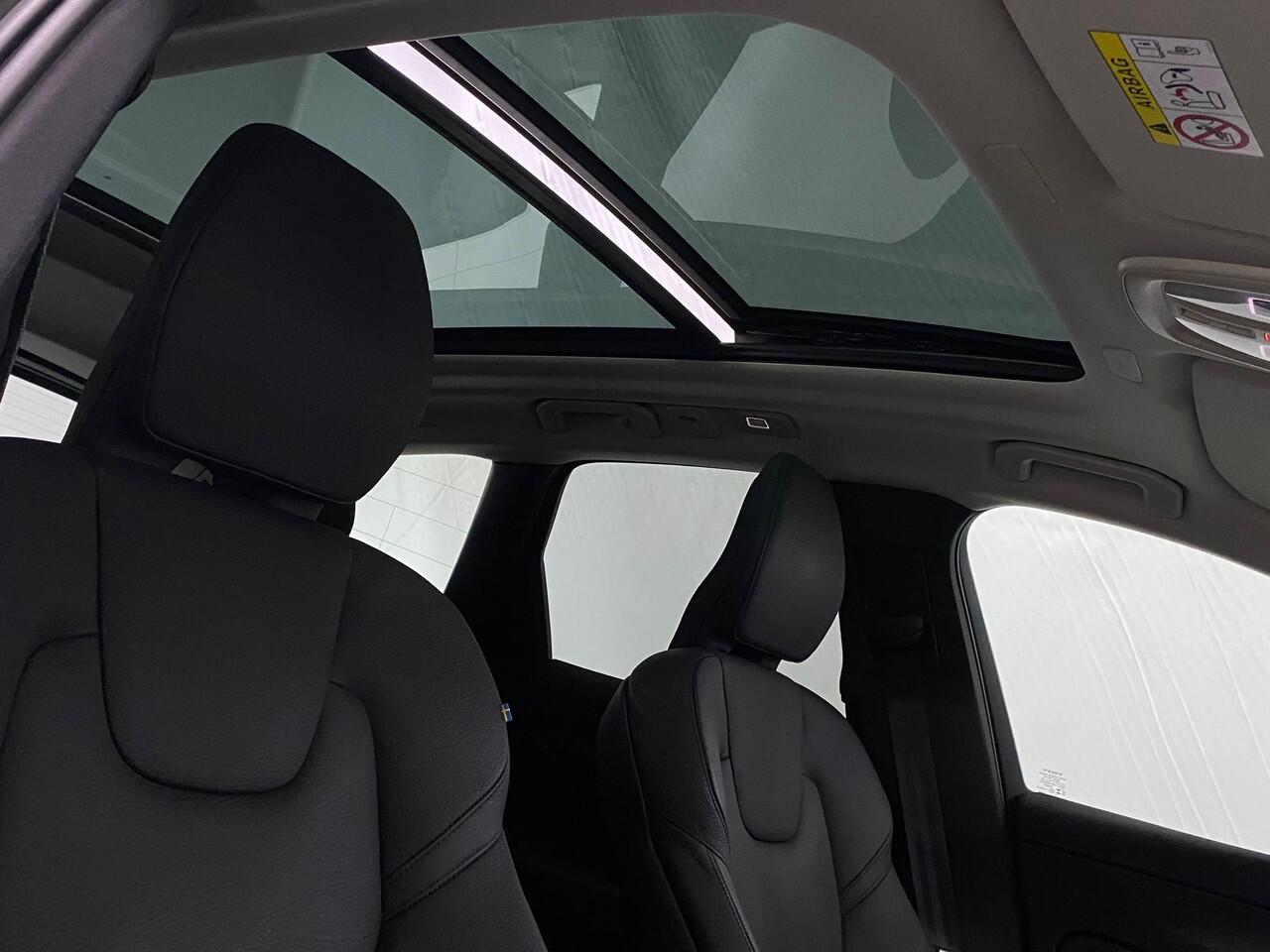 Volvo XC60 2.0 T8 Plug-in hybrid AWD Plus Dark Black Edition Luchtvering Panorama Trekhaak Harman Kardon 360º view 21inch Memo Stoelen Leer Apple CarPlay