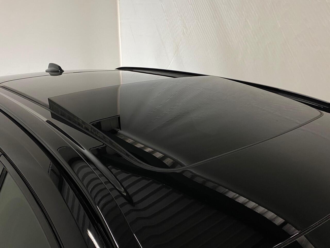 Volvo XC60 2.0 T8 Plug-in hybrid AWD Plus Dark Black Edition Luchtvering Panorama Trekhaak Harman Kardon 360º view 21inch Memo Stoelen Leer Apple CarPlay