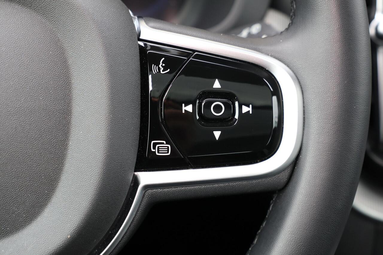 Volvo XC60 T6 Recharge AWD Plus Dark - Panorama/schuifdak - IntelliSafe Assist & Surround - 360º Camera - Verwarmde voorstoelen, stuur & achterbank - Parkeersensoren voor & achter - Elektr. bedienb. voorstoelen met geheugen - Draadloze tel. lader - Elektr. inklapbar