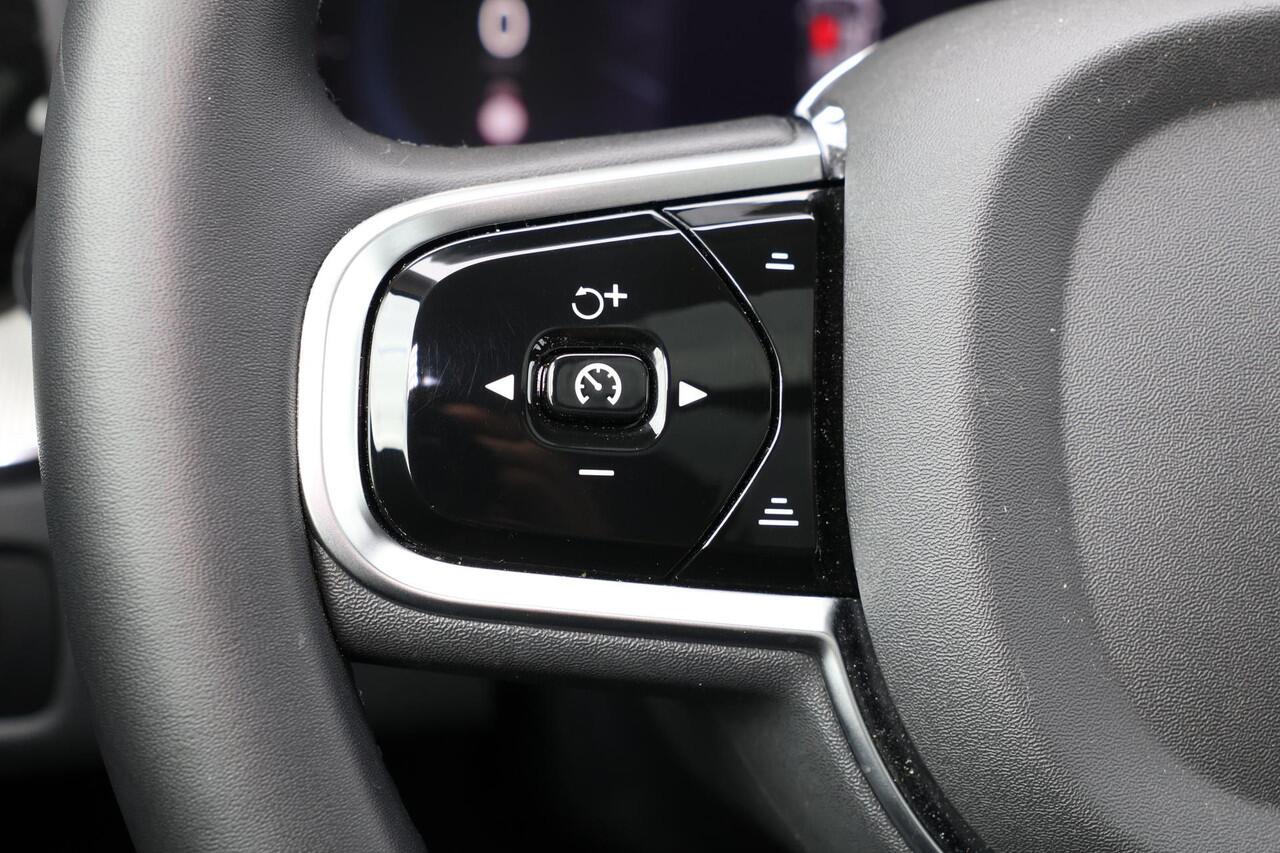 Volvo XC60 T6 Recharge AWD Plus Dark - Panorama/schuifdak - IntelliSafe Assist & Surround - 360º Camera - Verwarmde voorstoelen, stuur & achterbank - Parkeersensoren voor & achter - Elektr. bedienb. voorstoelen met geheugen - Draadloze tel. lader - Elektr. inklapbar