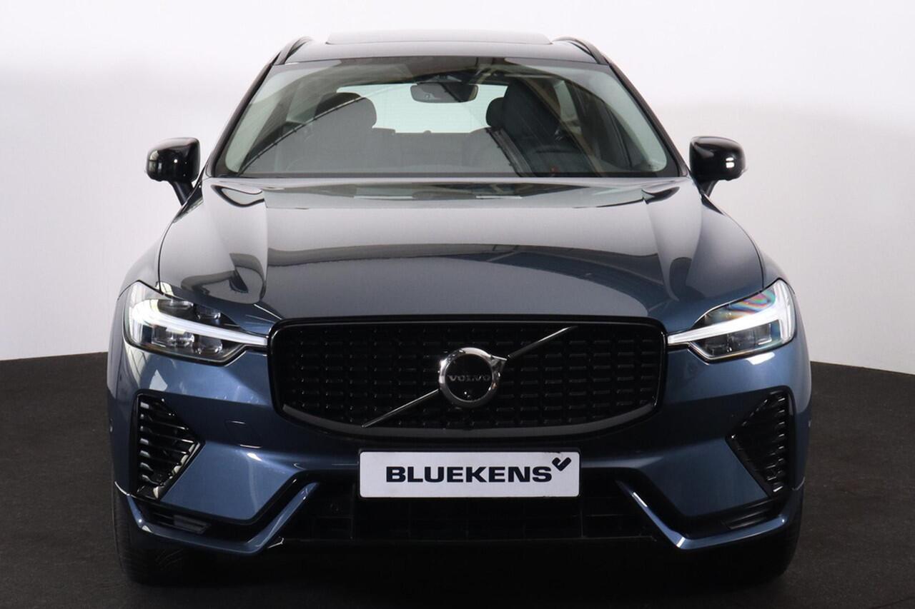 Volvo XC60 T6 Recharge AWD Plus Dark - Panorama/schuifdak - IntelliSafe Assist & Surround - 360º Camera - Verwarmde voorstoelen, stuur & achterbank - Parkeersensoren voor & achter - Elektr. bedienb. voorstoelen met geheugen - Draadloze tel. lader - Elektr. inklapbar