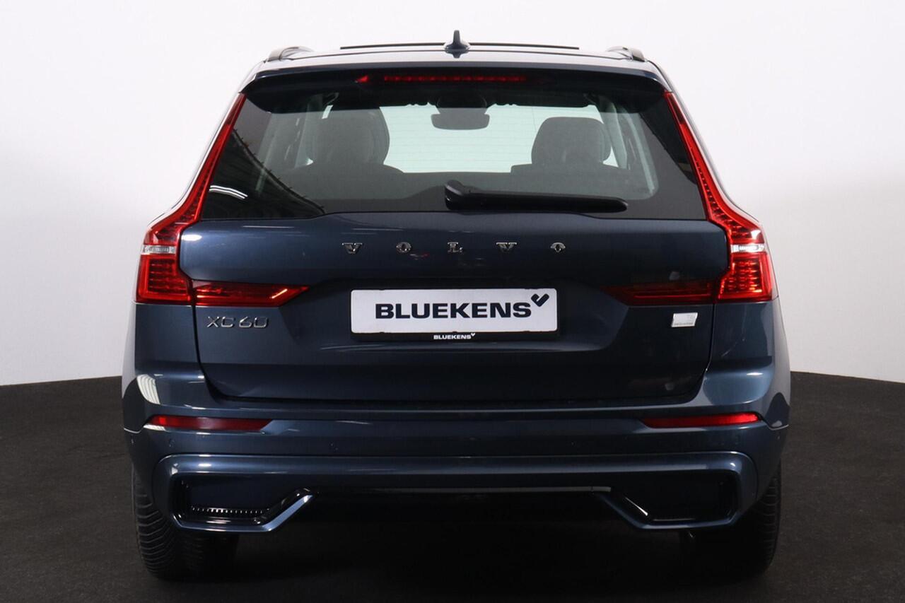 Volvo XC60 T6 Recharge AWD Plus Dark - Panorama/schuifdak - IntelliSafe Assist & Surround - 360º Camera - Verwarmde voorstoelen, stuur & achterbank - Parkeersensoren voor & achter - Elektr. bedienb. voorstoelen met geheugen - Draadloze tel. lader - Elektr. inklapbar