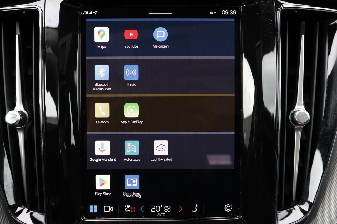 Volvo XC60 T6 Recharge AWD Plus Dark - Panorama/schuifdak - IntelliSafe Assist & Surround - 360º Camera - Verwarmde voorstoelen, stuur & achterbank - Parkeersensoren voor & achter - Elektr. bedienb. voorstoelen met geheugen - Draadloze tel. lader - Elektr. inklapbar