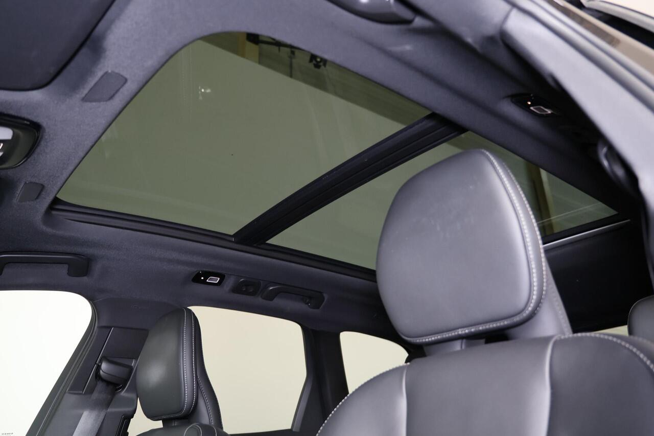 Volvo XC60 T8 Recharge AWD Ultra Black Edition - LONG RANGE - Luchtvering - Panorama/schuifdak - IntelliSafe Assist & Surround - 360º Camera - Bowers & Wilkins audio - Adaptieve LED koplampen - Verwarmde voorstoelen & stuur - Parkeersensoren voor & achter - Elektr. 