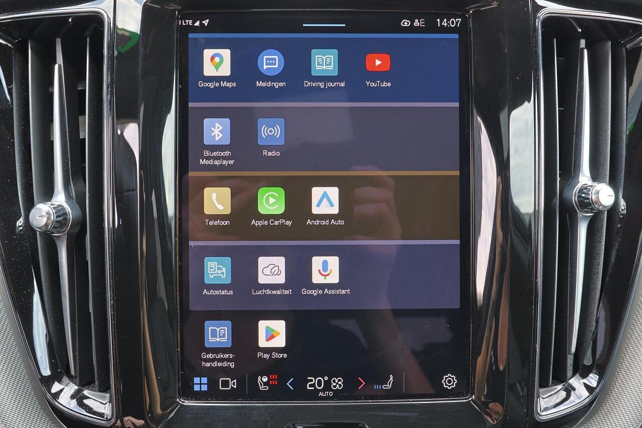 Volvo XC60 T8 Recharge AWD Ultra Black Edition - LONG RANGE - Luchtvering - Panorama/schuifdak - IntelliSafe Assist & Surround - 360º Camera - Bowers & Wilkins audio - Adaptieve LED koplampen - Verwarmde voorstoelen & stuur - Parkeersensoren voor & achter - Elektr. 