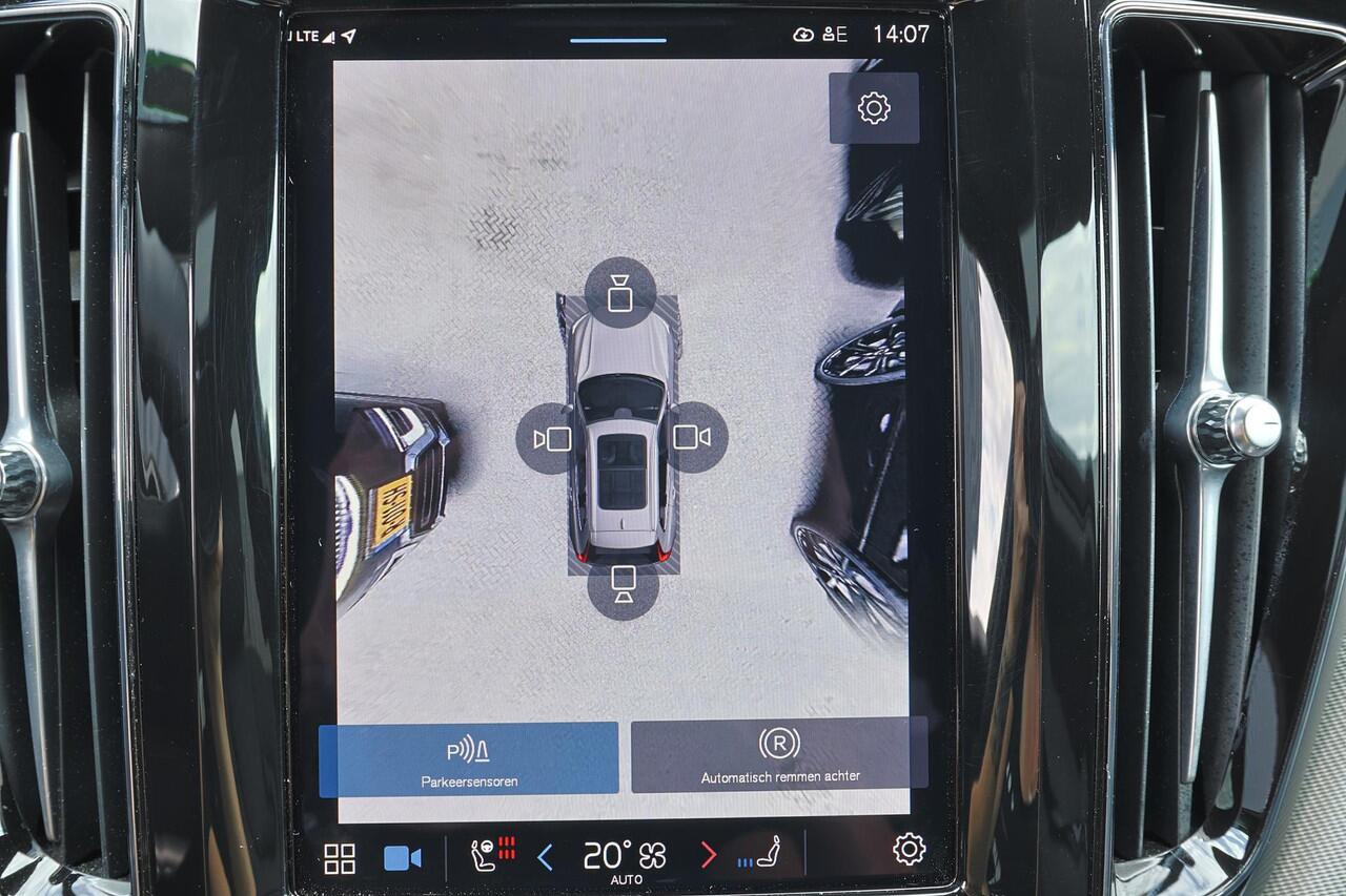 Volvo XC60 T8 Recharge AWD Ultra Black Edition - LONG RANGE - Luchtvering - Panorama/schuifdak - IntelliSafe Assist & Surround - 360º Camera - Bowers & Wilkins audio - Adaptieve LED koplampen - Verwarmde voorstoelen & stuur - Parkeersensoren voor & achter - Elektr. 