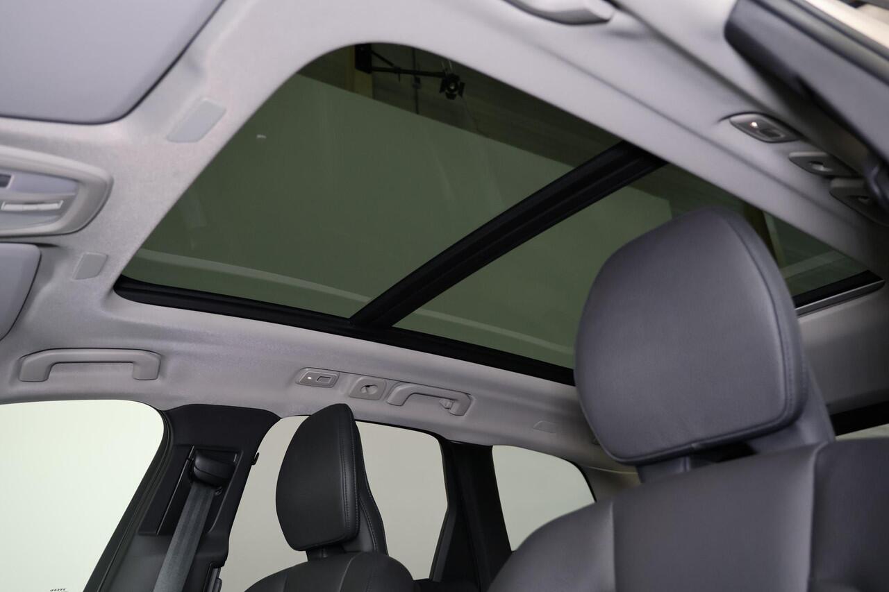 Volvo XC60 T6 Recharge AWD Plus Dark - LONG RANGE - Panorama/schuifdak - IntelliSafe Assist & Surround - 360º Camera - Harman/Kardon audio - Adaptieve LED koplampen - Verwarmde voorstoelen, stuur & achterbank - Parkeersensoren voor & achter - Elektr. bedienb. voorst