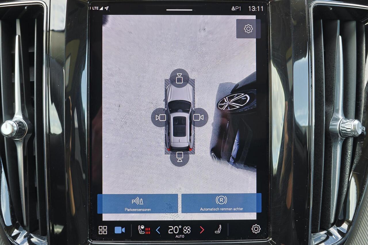 Volvo XC60 T6 Recharge AWD Plus Dark - LONG RANGE - Panorama/schuifdak - IntelliSafe Assist & Surround - 360º Camera - Harman/Kardon audio - Adaptieve LED koplampen - Verwarmde voorstoelen, stuur & achterbank - Parkeersensoren voor & achter - Elektr. bedienb. voorst