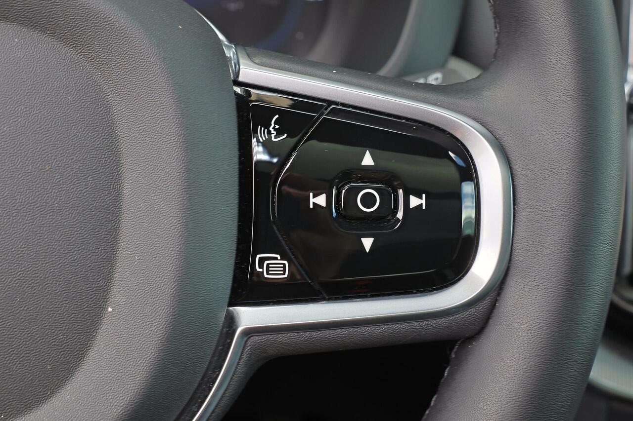 Volvo XC60 T6 Recharge AWD Plus Black Edition - LONG RANGE - Luchtvering - Panorama/schuifdak - IntelliSafe Assist & Surround - 360º Camera - Harman/Kardon audio - Adaptieve LED koplampen - Verwarmde voorstoelen, stuur & achterbank - Parkeersensoren voor & achter - 