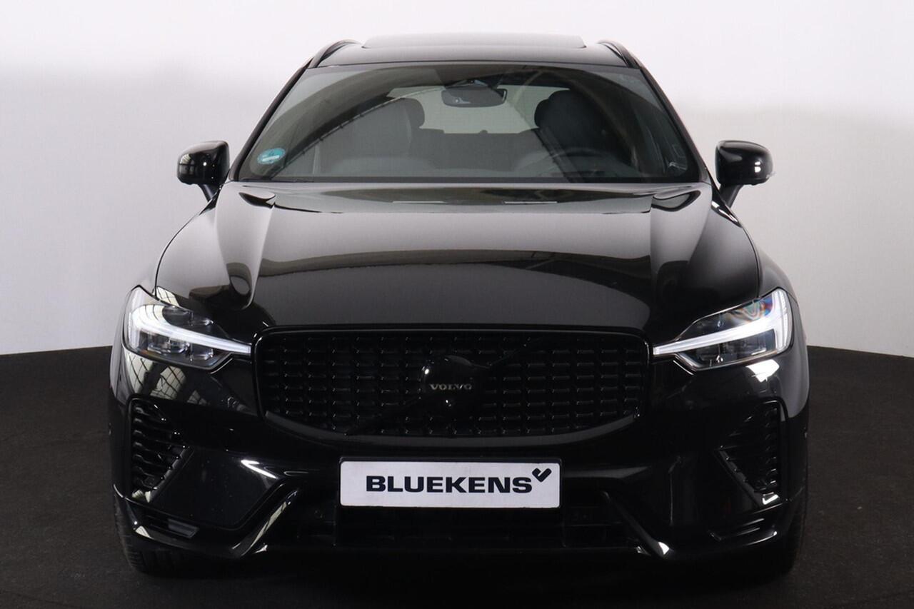 Volvo XC60 T6 Recharge AWD Plus Black Edition - LONG RANGE - Luchtvering - Panorama/schuifdak - IntelliSafe Assist & Surround - 360º Camera - Harman/Kardon audio - Adaptieve LED koplampen - Verwarmde voorstoelen, stuur & achterbank - Parkeersensoren voor & achter - 