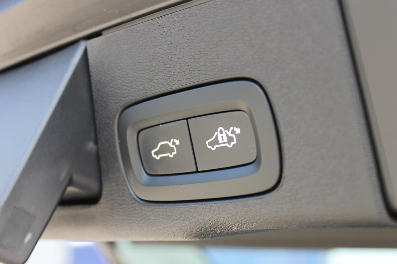 Volvo XC60 T6 350PK Automaat Plug-in hybrid AWD Plus Dark Apple Carplay / Adaptive cruise control / Panorama dak / Elektrisch bedienbare bestuurderstoel met geheugen / Keyless Entry / Elektrische achterklep