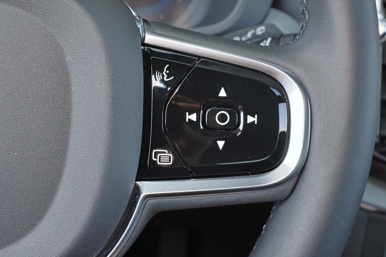 Volvo XC60 T8 Recharge AWD Black Edition Ultra - LONG RANGE - Luchtvering - Bowers & Wilkins Audio - IntelliSafe Assist & Surround - 360º Camera - Adaptieve LED koplampen - Verwarmde voorstoelen, stuur & achterbank - Parkeersensoren voor & achter - Elektr. bedienb. 