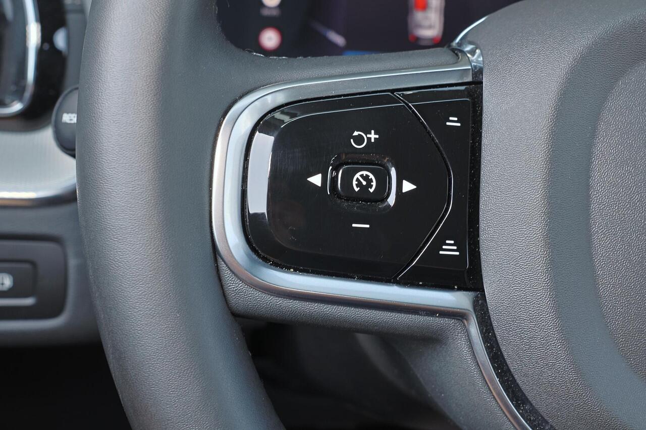 Volvo XC60 T8 Recharge AWD Black Edition Ultra - LONG RANGE - Luchtvering - Bowers & Wilkins Audio - IntelliSafe Assist & Surround - 360º Camera - Adaptieve LED koplampen - Verwarmde voorstoelen, stuur & achterbank - Parkeersensoren voor & achter - Elektr. bedienb. 