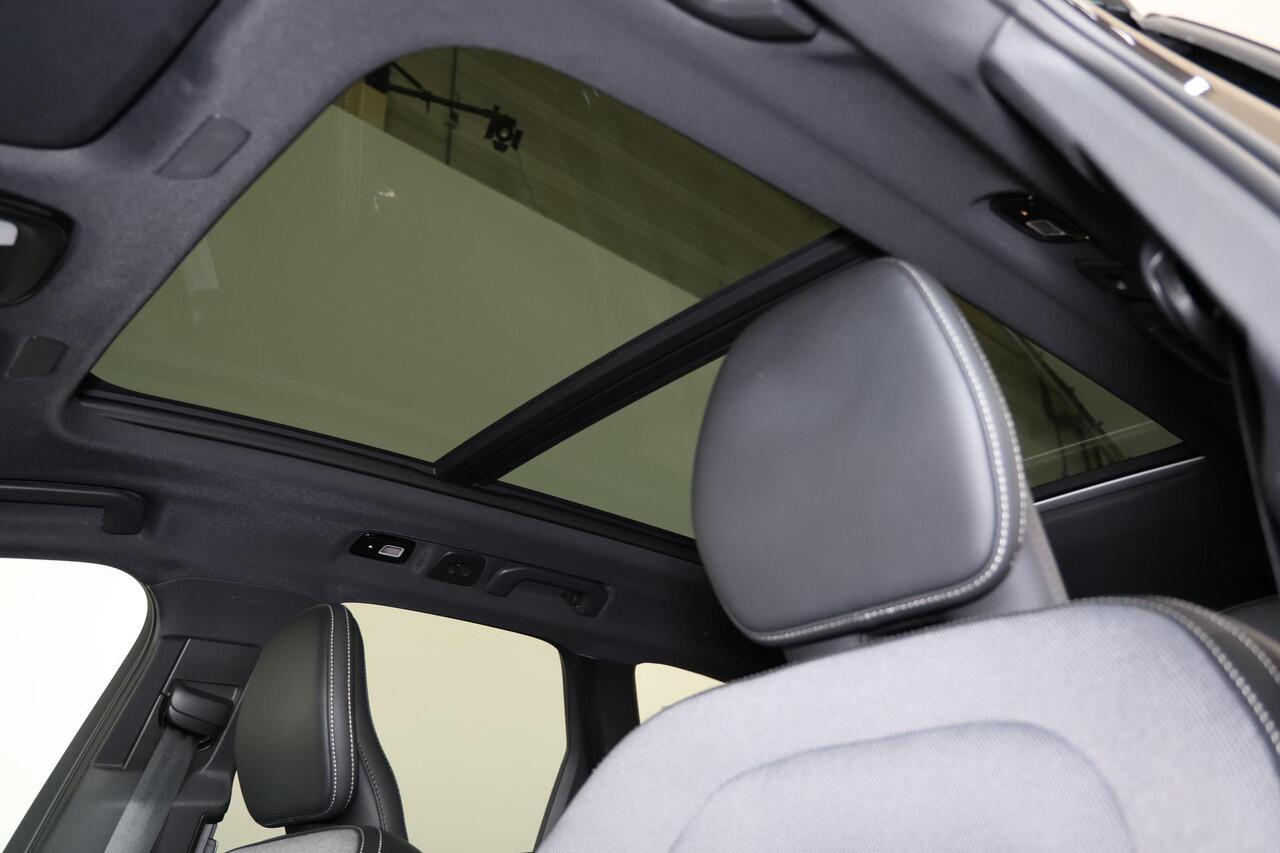 Volvo XC60 T8 Recharge AWD Black Edition Ultra - LONG RANGE - Luchtvering - Bowers & Wilkins Audio - IntelliSafe Assist & Surround - 360º Camera - Adaptieve LED koplampen - Verwarmde voorstoelen, stuur & achterbank - Parkeersensoren voor & achter - Elektr. bedienb. 