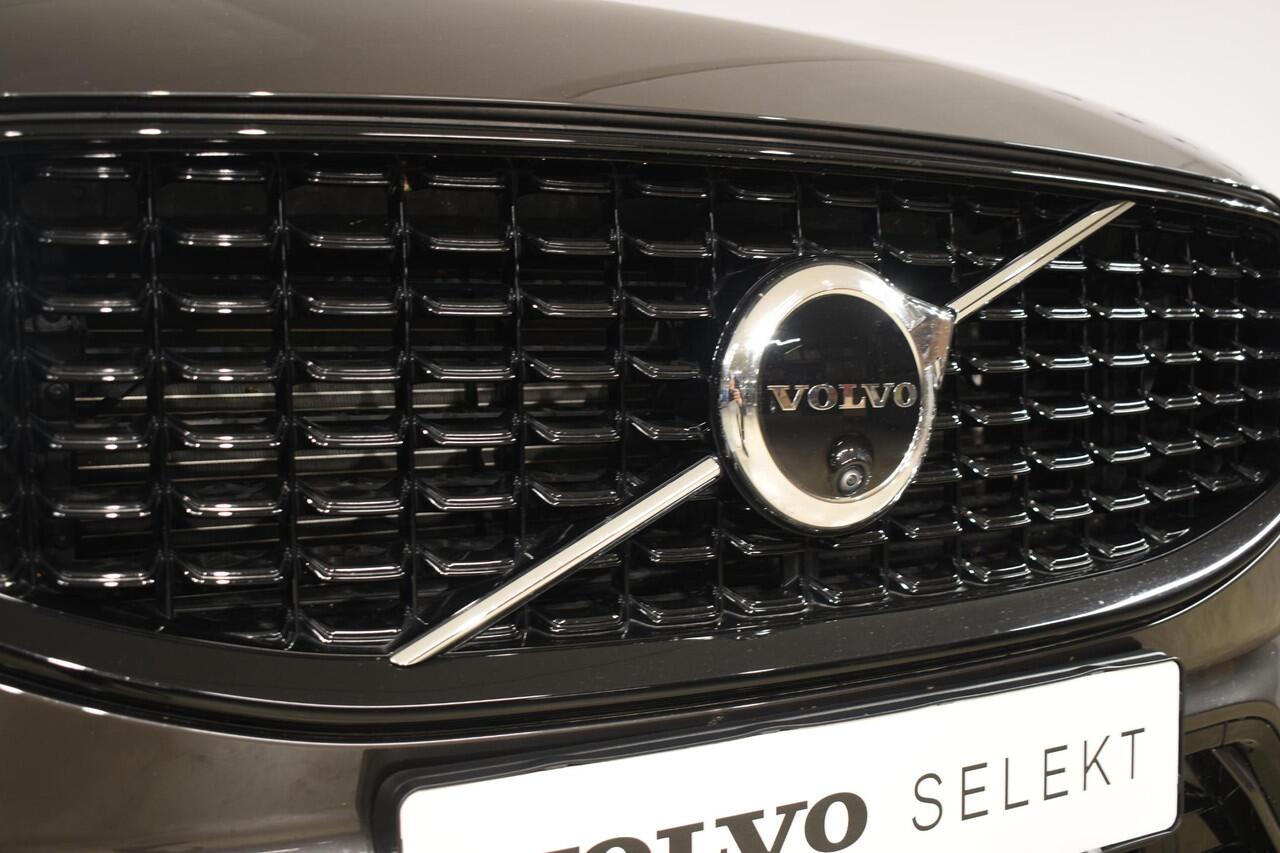 Volvo XC60 T6 350PK Automaat Plug-in Hybrid AWD Ultimate Dark / Navigatie / Luchtvering / 360 Camera / Adaptieve Cruise Control / Bowers&Wilkins / Stuur & Stoelverwarming / Elektr. Achterklep / Schuifdak / Trekhaak