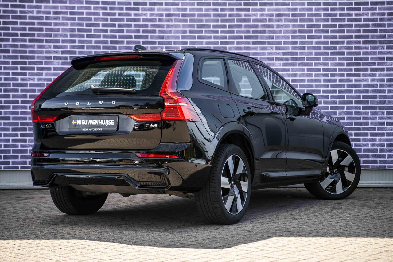 Volvo XC60 2.0 T6 Plug-in hybrid AWD Ultra Dark | Trekhaak | Adaptive cruise control | Head-up display | Harman/Kardon audio | Dode hoek detectie BLIS | Stoelverwarming voor + achter | Stuurverwarming | Elektrische stoelverstelling |