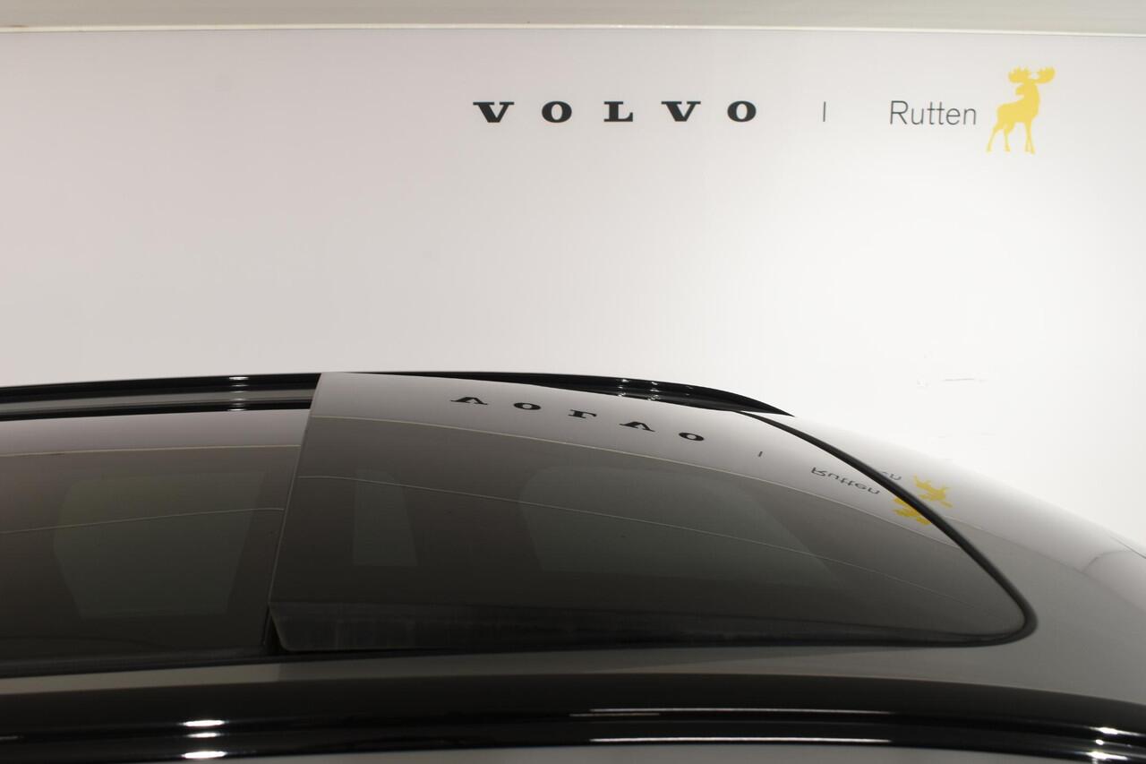 Volvo XC60 T6 350PK Automaat Plug-in Hybrid AWD Ultra Dark / Navigatie / Adaptieve Cruisecontrol / Head Up-Display / Panorama dak / Leder / Elektrische stoelen / 360 Camera / Trekhaak /