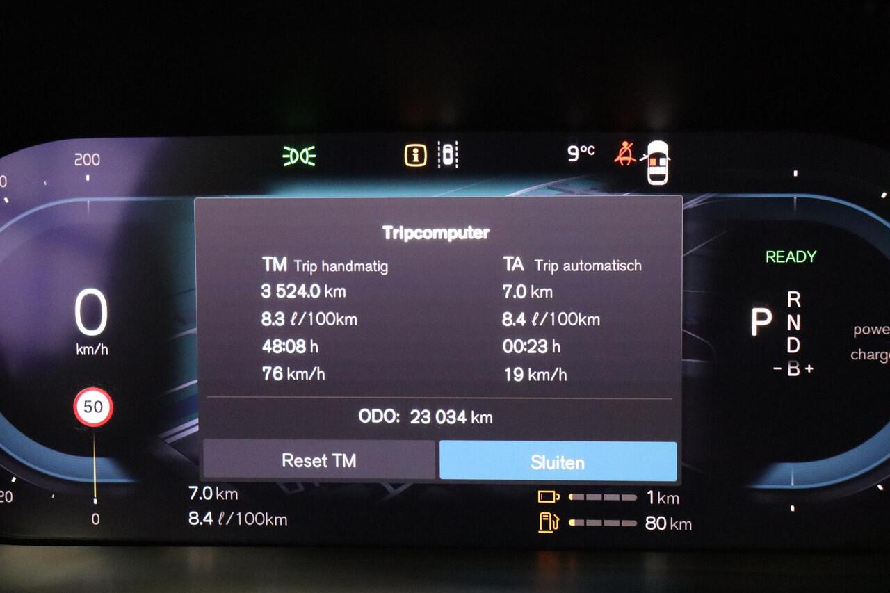 Volvo XC60 T8 Recharge AWD Ultimate Dark Volvo XC60 T8 Plug-in hybrid AWD Ultimate Dark - LONG RANGE - Panorama/schuifdak - IntelliSafe Assist & Surround - 360º Camera - Verwarmde voorstoelen, stuur & achterbank - Parkeersensoren voor & achter - Elektr. bedienb. voo