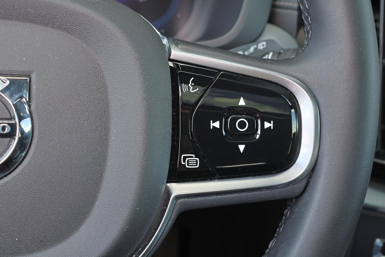 Volvo XC60 T6 Recharge AWD Ultra Black Edition - LONG RANGE - Panorama/schuifdak - IntelliSafe Assist & Surround - 360º Camera - Bowers & Wilkins audio - Adaptieve LED koplampen - Verwarmde voorstoelen & stuur - Parkeersensoren voor & achter - Elektr. bedienb. voors