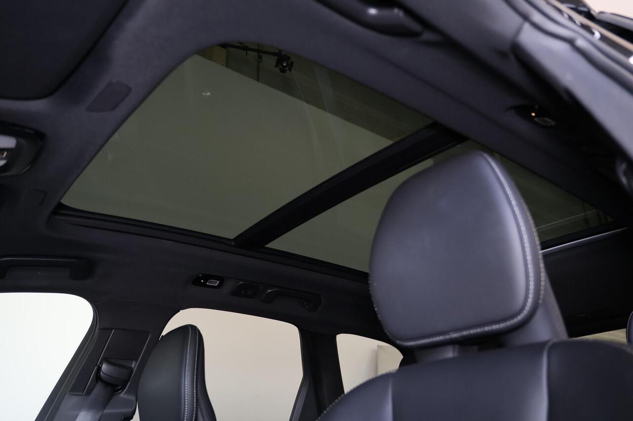 Volvo XC60 T6 Recharge AWD Ultra Black Edition - LONG RANGE - Panorama/schuifdak - IntelliSafe Assist & Surround - 360º Camera - Bowers & Wilkins audio - Adaptieve LED koplampen - Verwarmde voorstoelen & stuur - Parkeersensoren voor & achter - Elektr. bedienb. voors