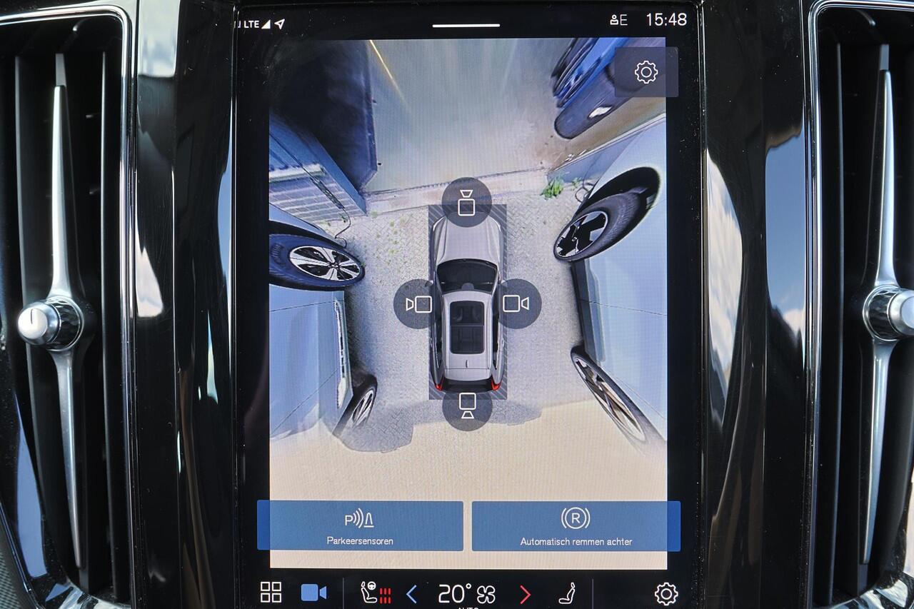 Volvo XC60 T6 Recharge AWD Plus Dark - Panorama/schuifdak - IntelliSafe Assist & Surround - 360º Camera - Verwarmde voorstoelen, stuur & achterbank - Parkeersensoren voor & achter - Elektr. bedienb. voorstoelen met geheugen - Draadloze tel. lader - Elektr. inklapbar