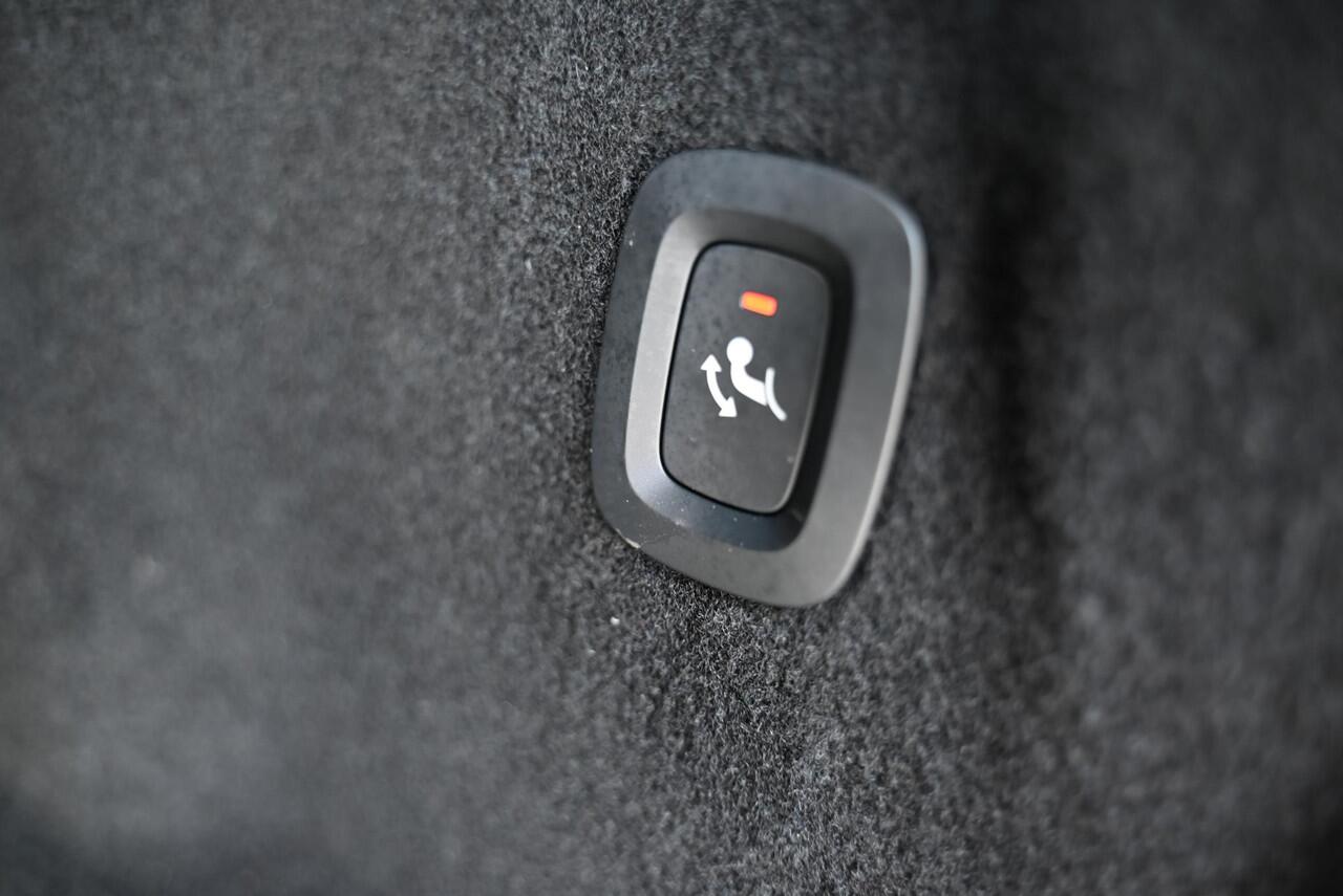 Volvo XC60 2.0 T6 Plug-in hybrid AWD Plus Dark 21 inch LMV