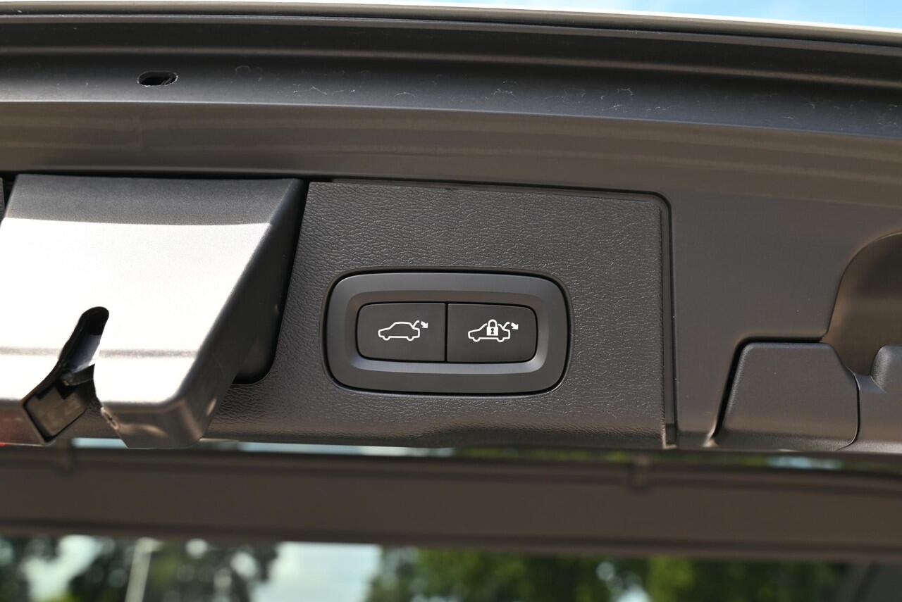 Volvo XC60 2.0 T6 Plug-in hybrid AWD Plus Dark 21 inch LMV