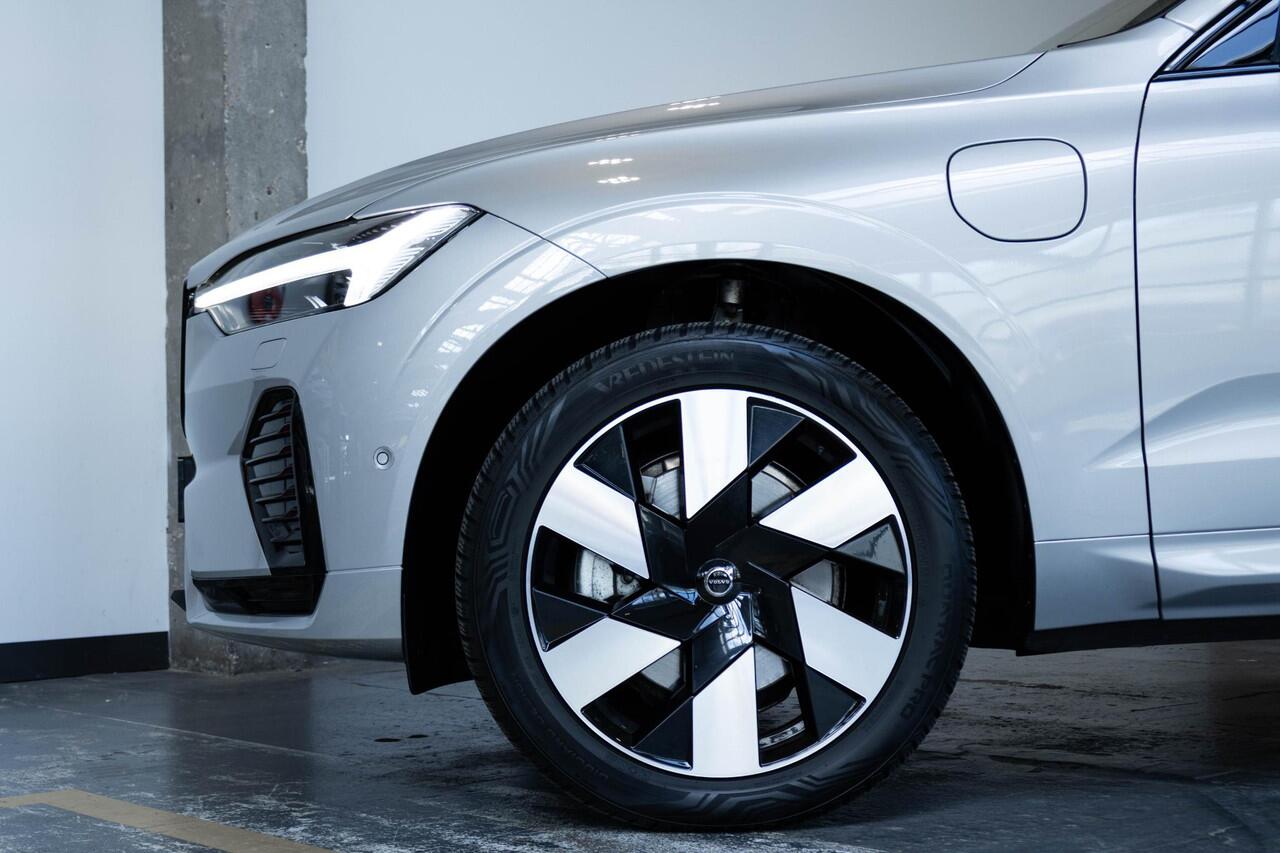 Volvo XC60 T6 Plug-in hybrid AWD Ultra Dark | Stoelverwarming | Stuurwielverwarming | Head Up Display | 360° Parkeer Camera | Harman Kardon Premium Audio | Panoramisch Schuif-kanteldak | Semi- Elektrische Trekhaak | Google infotainment |