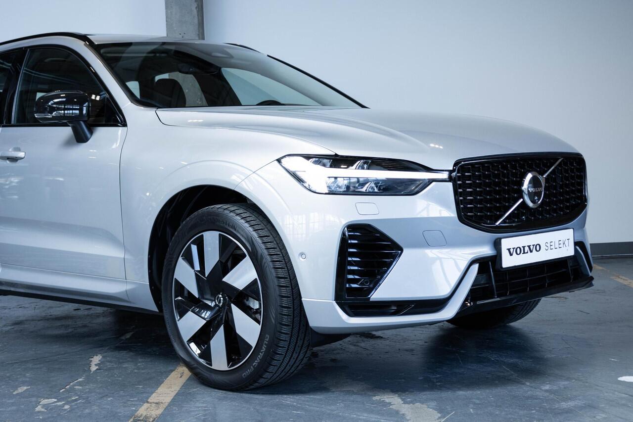 Volvo XC60 T6 Plug-in hybrid AWD Ultra Dark | Stoelverwarming | Stuurwielverwarming | Head Up Display | 360° Parkeer Camera | Harman Kardon Premium Audio | Panoramisch Schuif-kanteldak | Semi- Elektrische Trekhaak | Google infotainment |